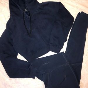 Alphalete Cropped sweatshirt / crisscross wait leggings
